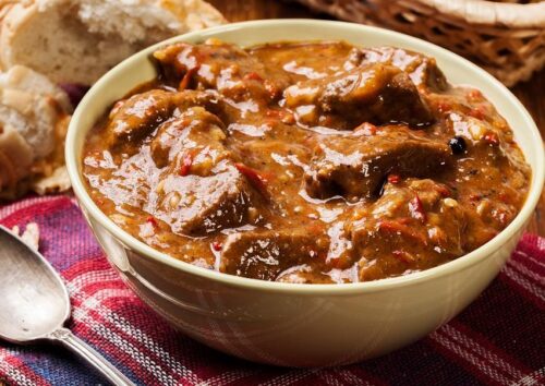 🍲 Domaći gulaš na kašiku – recept koji greje dušu!