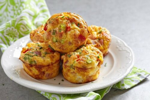 🧁 Domaći slani mafini sa sirom i šunkom – savršen zalogaj za svaki dan!